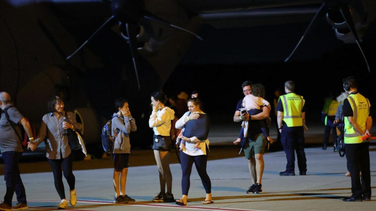 Hundreds of stranded Australians in New Caledonia await evacuation amid violent riots