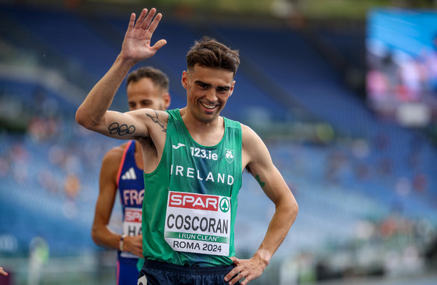 Andrew Coscoran emerges from messy heat to make 1500m final but Thomas Barr left disappointed
