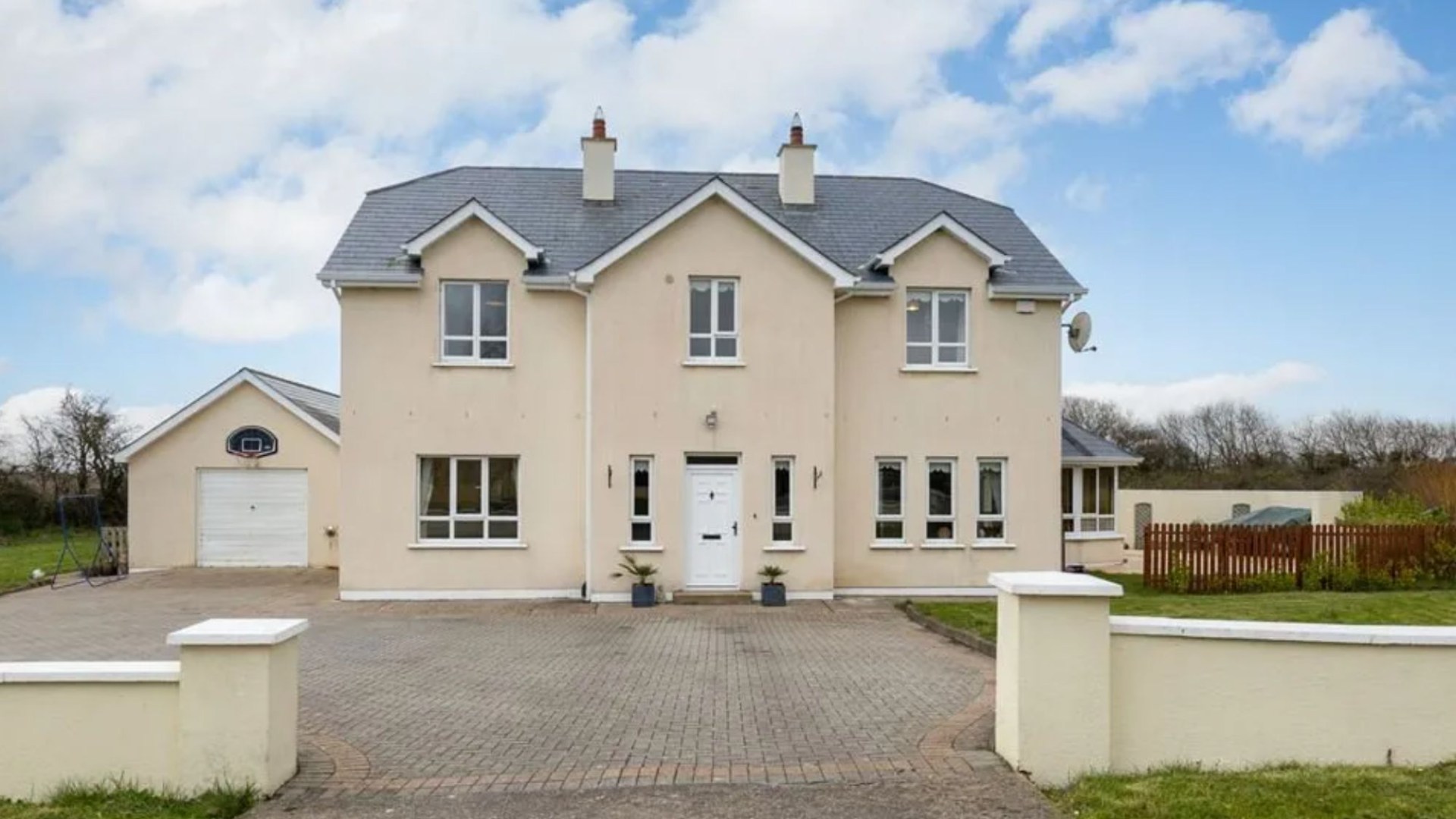 The 'beautiful' family home on Irish market for €395k - it's located in fab area