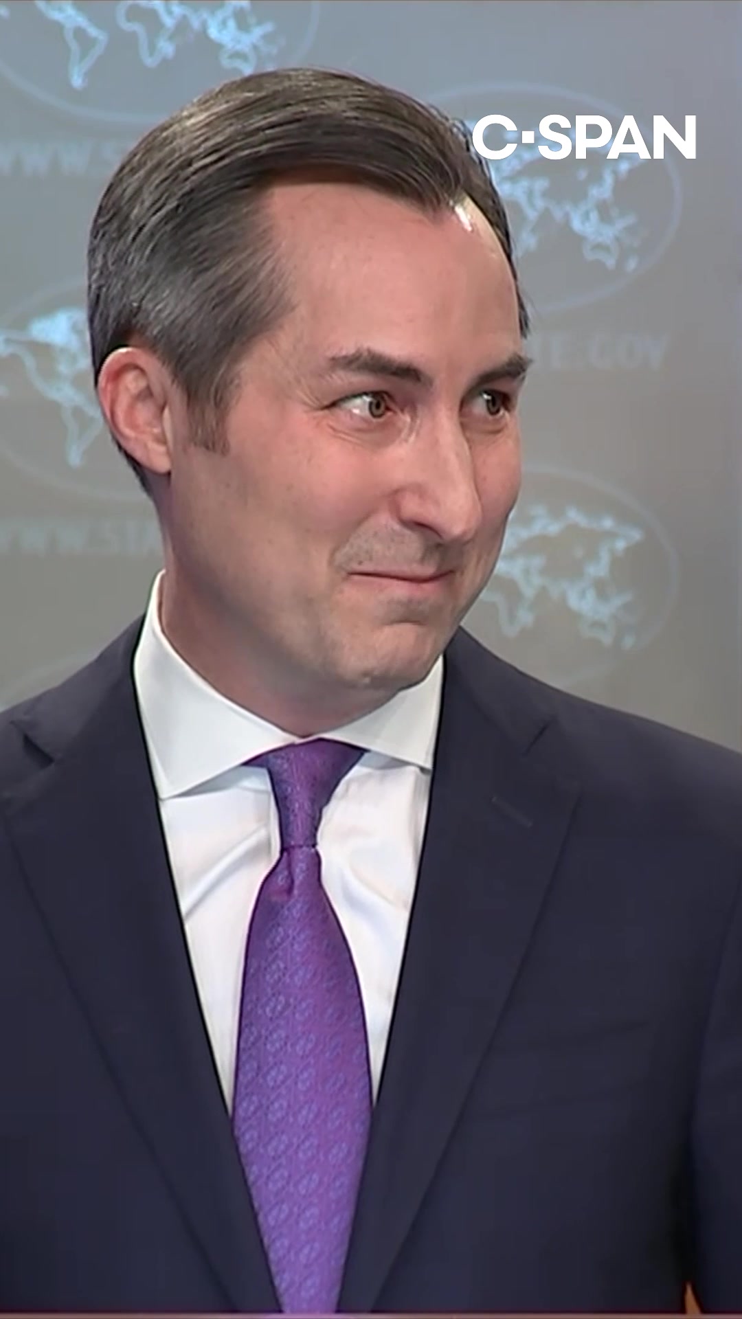 “I hate to interrupt. There’s a big cockroach on the wall over your head.”   State Department spokesman Matthew Miller discovered an unwelcome guest at the State Department briefing on Thursday.   #statedepartment #cockroach #roach #cspan
