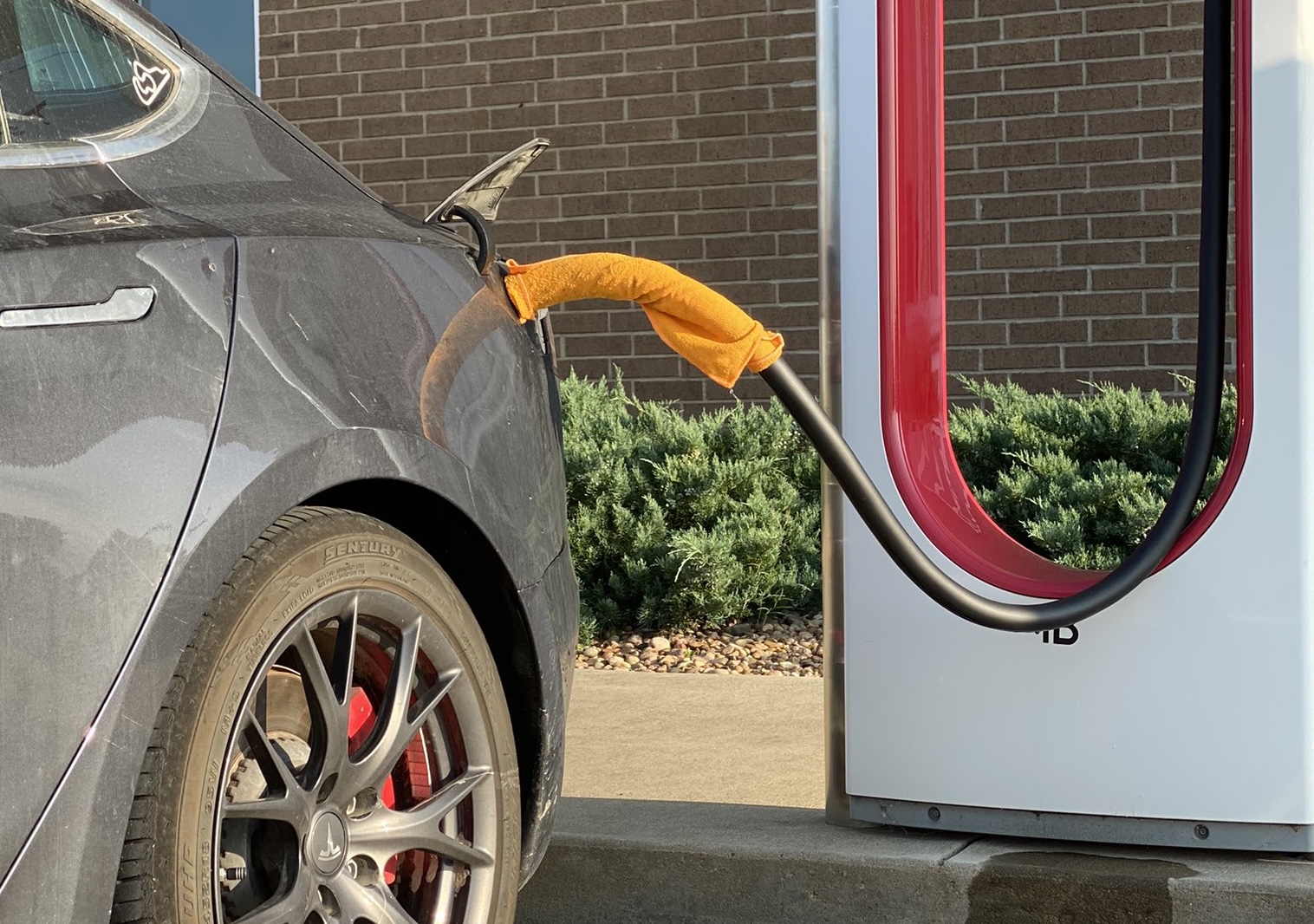 Tesla Charging cautions against popular Supercharger cooling “trick”