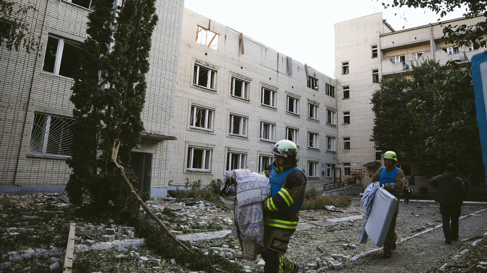 Russian attacks on a Sumy medical centre leaves 8 dead